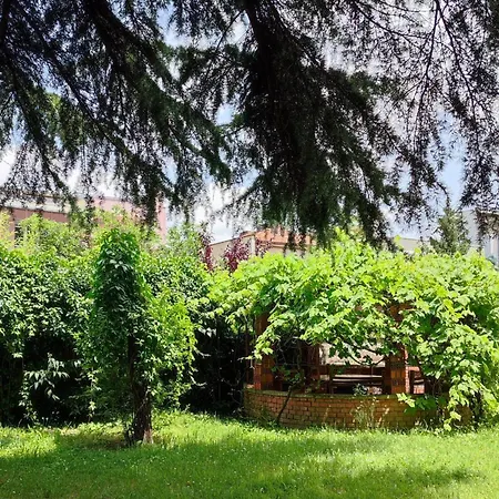 Case de vacanță With Garden Scopia