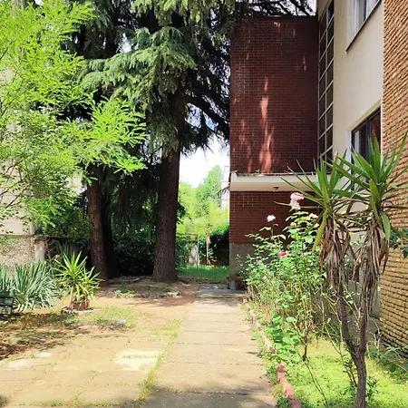 Case de vacanță With Garden *